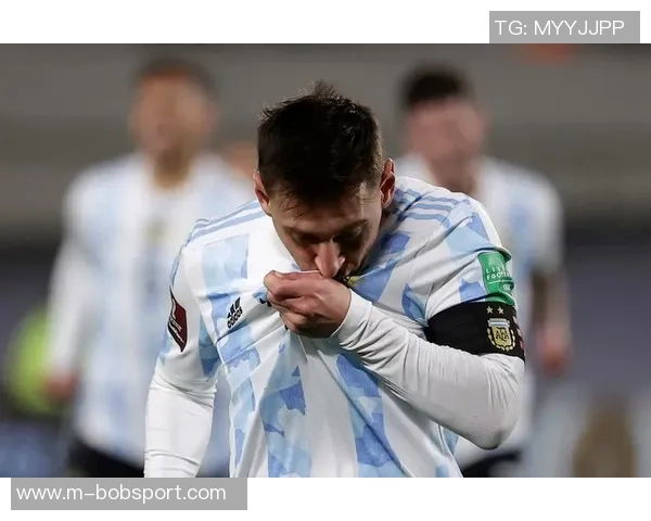 兰克尔泽错失良机捂脸苦笑对手门将大半个空门踢偏令人心痛