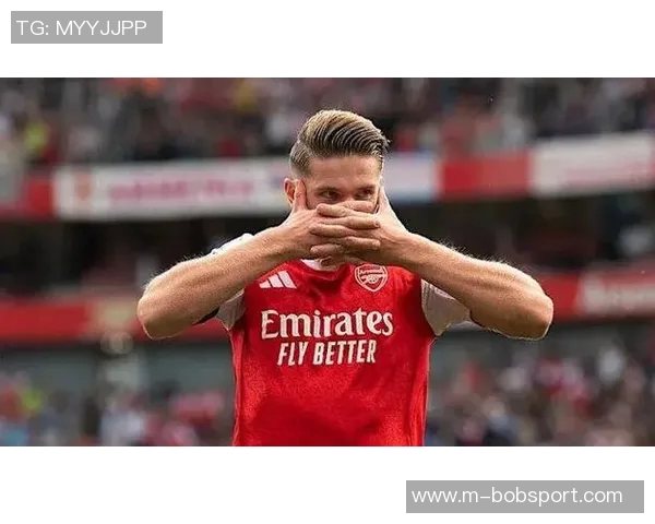 内维尔赞凯塞多为英超最佳中场卡拉格力挺赖斯更具全能与控球优势 内维尔赞凯塞多为英超最佳中场卡拉格力挺赖斯更具全能与控球优势