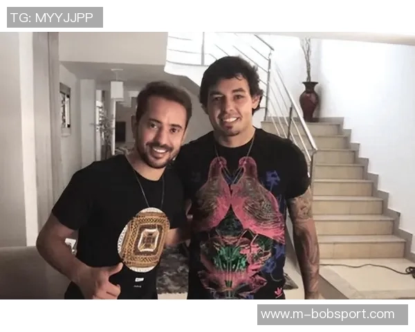 前巴西国脚里贝罗公开罹患甲状腺癌手术后积极开启康复之路 前巴西国脚里贝罗公开罹患甲状腺癌手术后积极开启康复之路