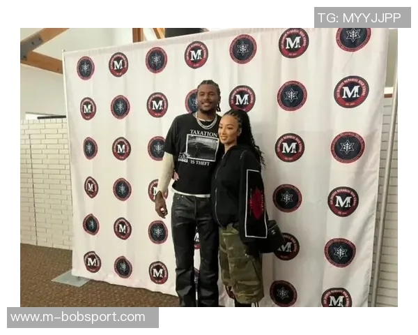 杰伦格林高中球衣退役仪式太阳主教练与新队友齐聚祝贺 杰伦格林高中球衣退役仪式太阳主教练与新队友齐聚祝贺