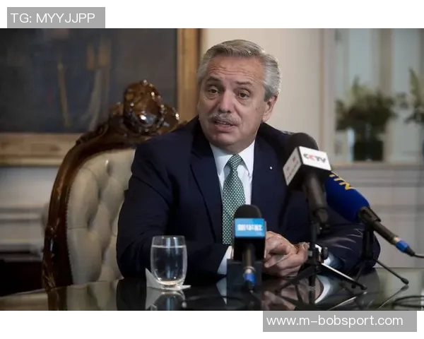 斯卡洛尼解释冈萨雷斯踢边卫的原因强调其能力而非对手因素 斯卡洛尼解释冈萨雷斯踢边卫的原因强调其能力而非对手因素